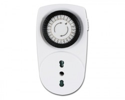 Presa 16A con timer analogico fino a 24 ore, colore bianco